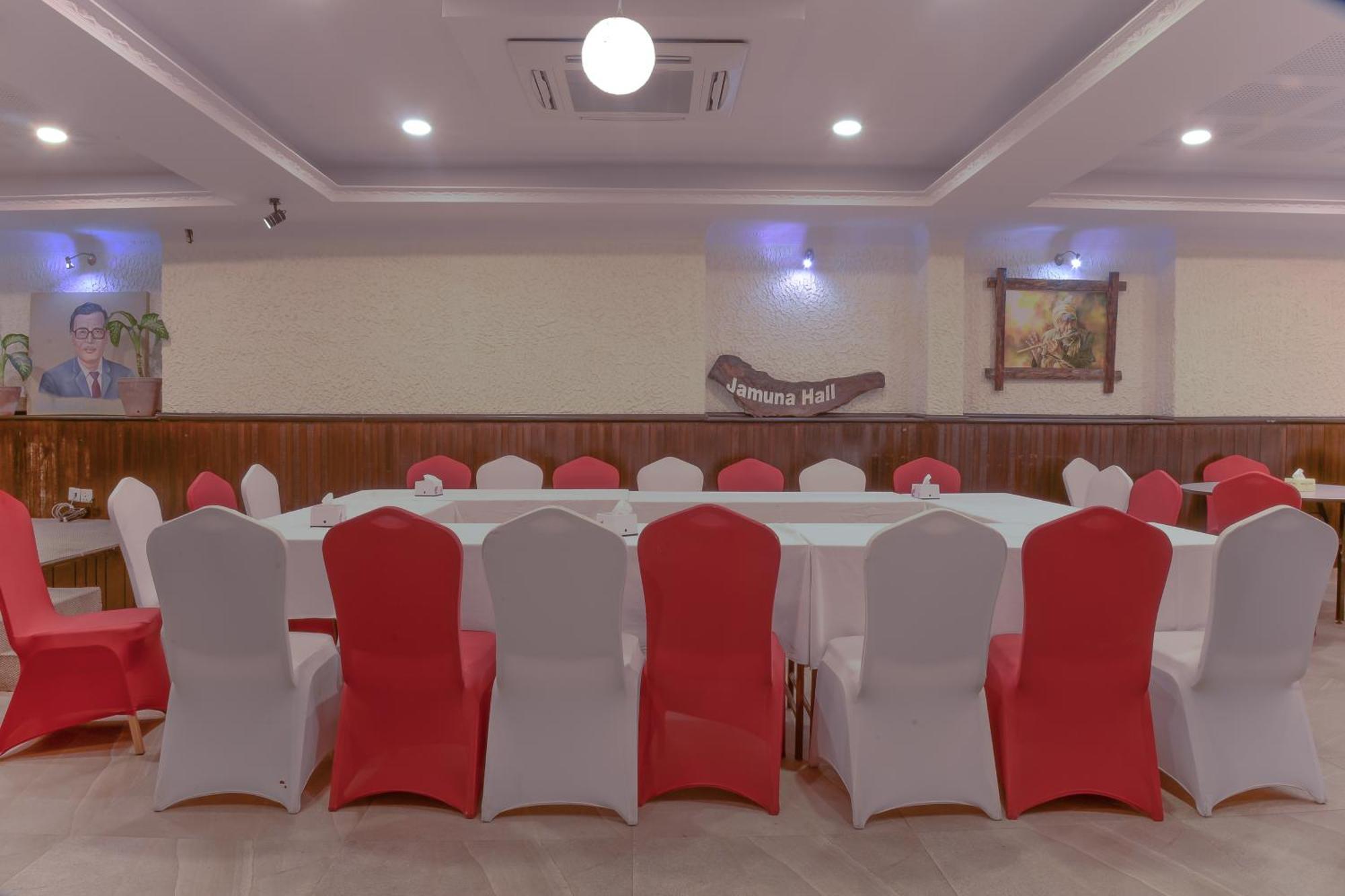 פוקהרה Hotel Raniban Arcade מראה חיצוני תמונה