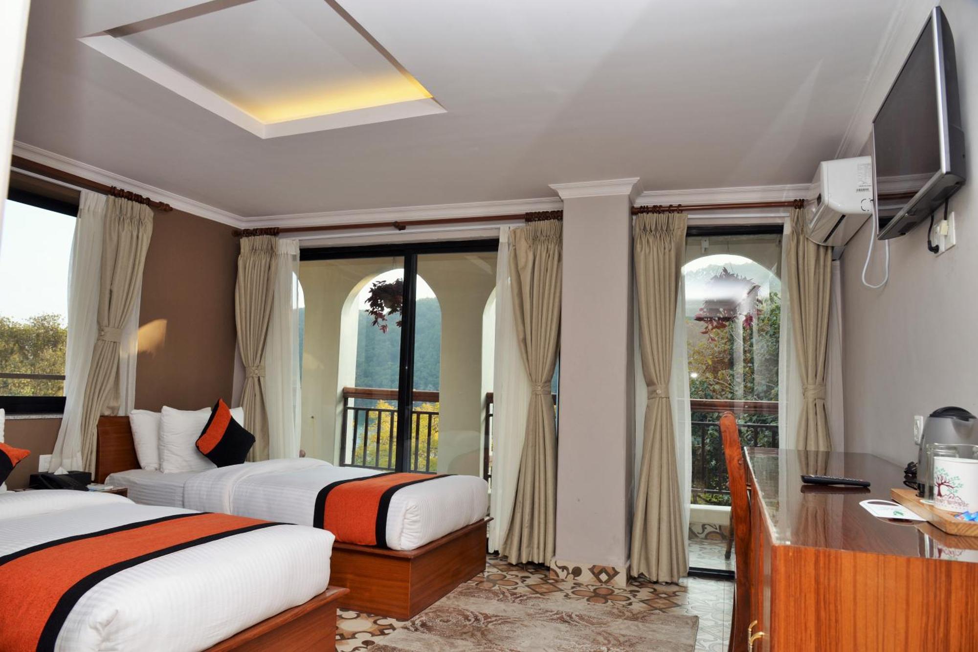 פוקהרה Hotel Raniban Arcade מראה חיצוני תמונה