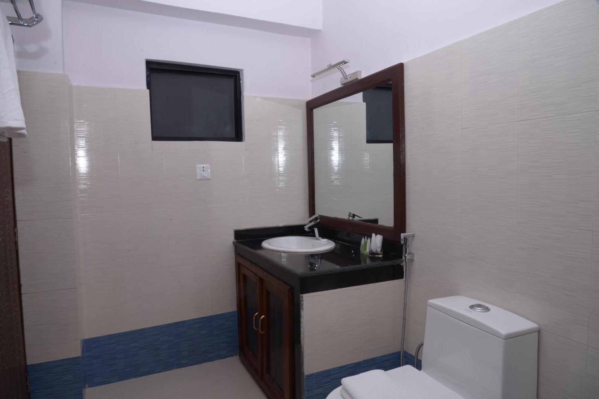 פוקהרה Hotel Raniban Arcade מראה חיצוני תמונה